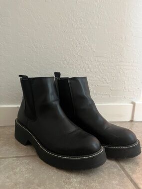 Black Platform Chelsea Boots for Women